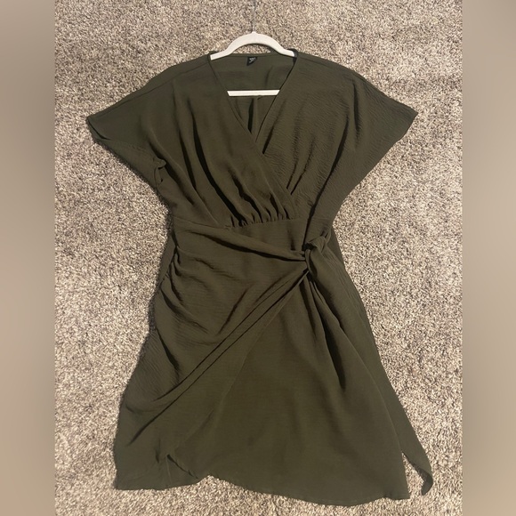 Dress - Picture 2 of 7